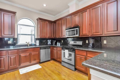 Fully equipped kitchen with Keurig coffee machine, coffee + cream + sugar, blender, toaster, pots and pans, salt and pepper, dishes and silverware, and all basic amenities needed to showcase your master chef skills! 