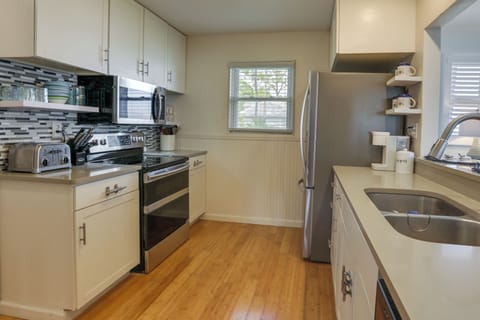 Kitchen | 2nd Floor | Dishwasher | Coffee Maker | Cooking Basics
