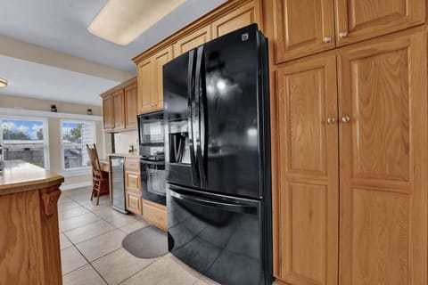 Large Fully Stocked Kitchen