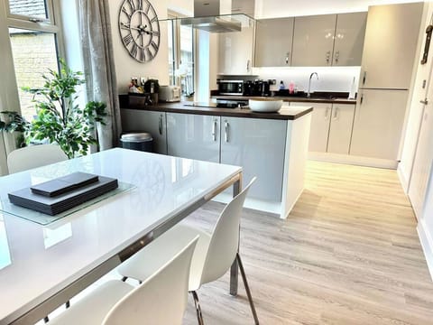 Modern kitchen diner double oven hob large fridge freezer washing machine Tassimo coffee machine toaster kettle microwave Bluetooth speaker. Starter tea, coffee, sugar, washing up liquid, washing tabs, d/w tabs, kitchen roll provided