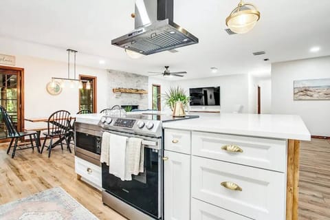 Microwave, Stove and Island Cooktop w/ hoodvent