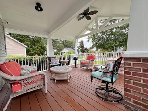The best porch sittin’ spot… imagine morning coffee & evening wine right here. ❤️