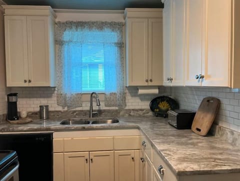 Full kitchen! Toaster, coffee maker, oven, pots & pans! Dishwasher too!