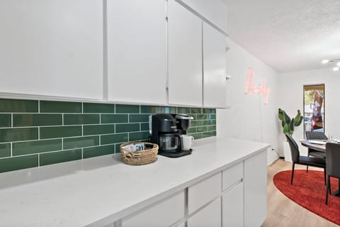 Kitchen delight: modern design meets functionality! Enjoy coffee and tea!