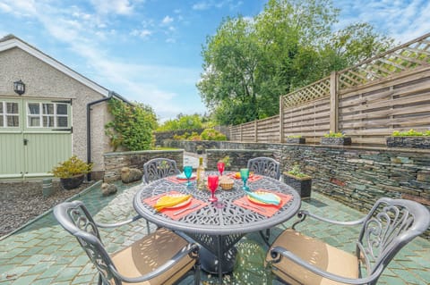 Outdoor dining at Springbank Cottage in the Lake District