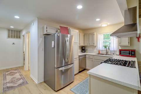 Kitchen | Cooking Basics | Coffee Maker | Ice Maker | Main Level