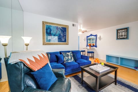Dallas Vacation Rental | 1BR | 1BA | 582 Sq Ft | Stairs Required