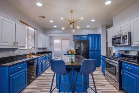 Newly renovated kitchen - all appliances and utensils provided. 