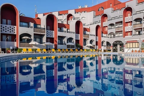 Outdoor swimming pool