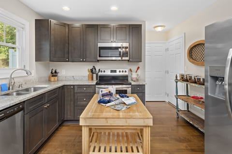 Full suite of appliances in the kitchen.