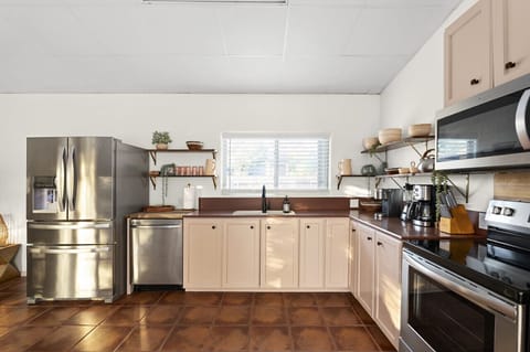 Kitchen fully equipped for all your culinary needs.