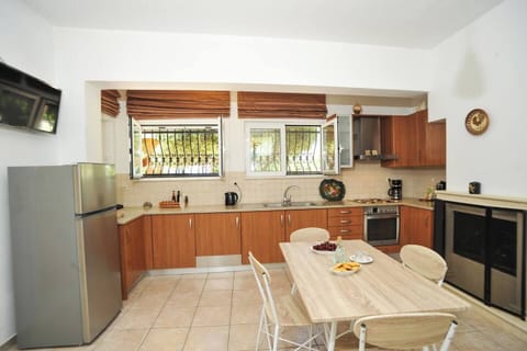Enjoy Cooking in a Stylish, Fully Equipped Kitchen