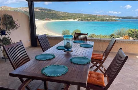 Dining area on the seafront patio with an extendable table.