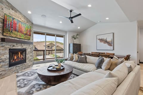 Black Rock Ridge 14488: Living Room: "Cozy space with a sofa set, fireplace, and stunning views."