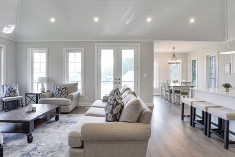 Bonnet Family Room-Kitchen