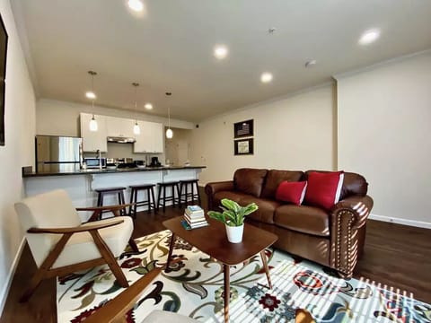 Open Concept Living, Dining & Kitchen
Queen Sofa Bed
Smart TV 
Wi-Fi