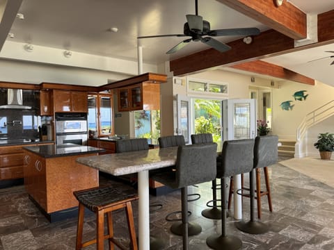 dining area between kitchen and diningtable looking into staircase to upperlevel