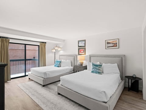 Main Living Area / 2 Queen Beds
