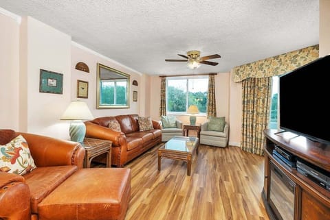 North Breakers 206 - Living room area