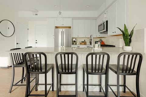 Kitchen has 6 bar stools