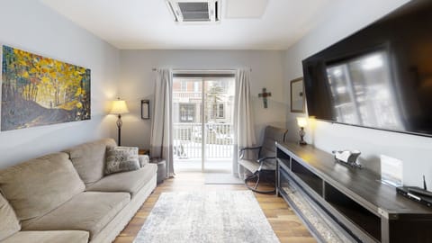 Living Room, Indoors, Furniture, Screen, Home Decor