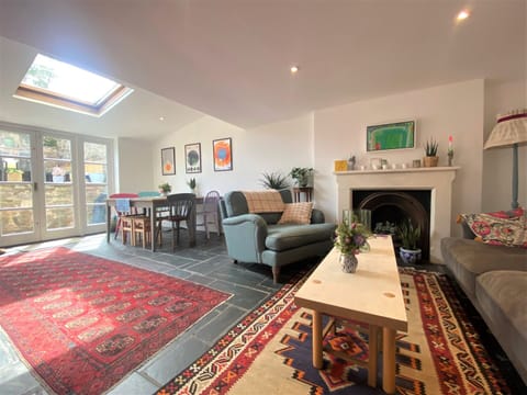 Living Room / Lounge