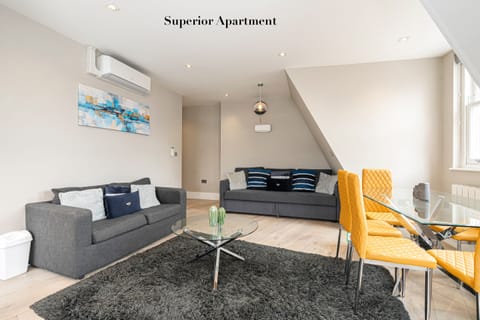 Living Room / Lounge