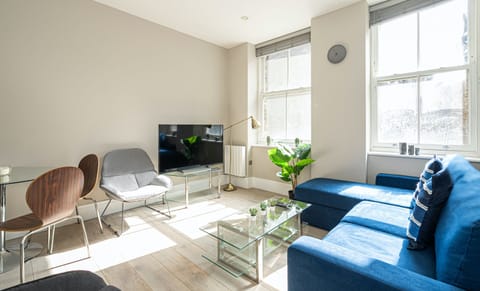 Living Room / Lounge