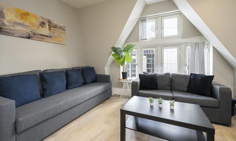 Living Room / Lounge