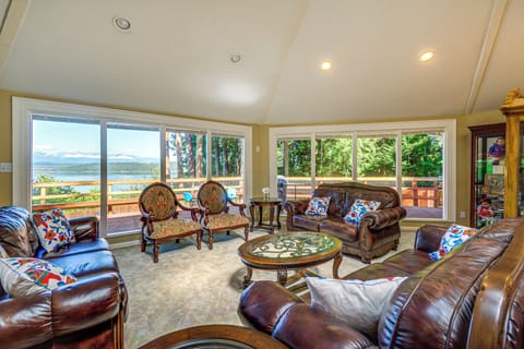 Poulsbo Vacation Rental | 4BR | 2BA | 2,118 Sq Ft | Step-Free Access