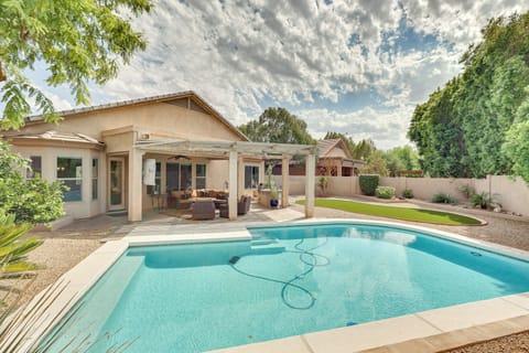 Peoria Vacation Rental | 2BR | 2BA | 1,960 Sq Ft | 1 Step Required