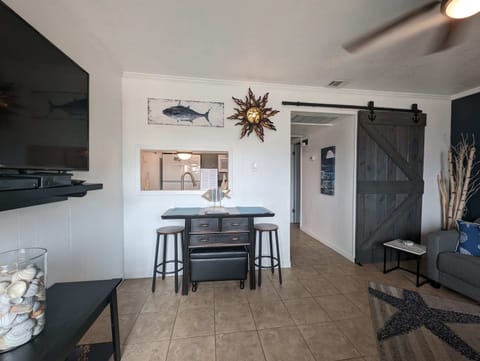 Embrace relaxation in this tidy and well kept unit