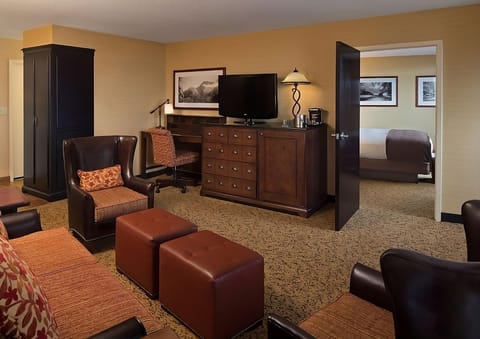 Spread out in a comfortable suite with room to gather.