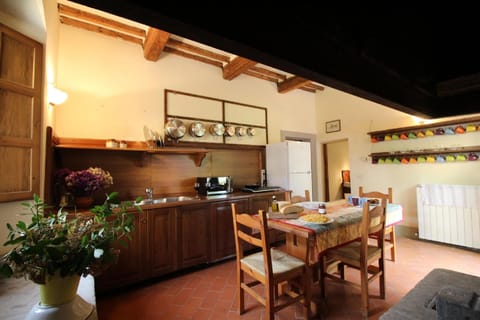 Kitchen area. GREEN MAP KITCHEN with DISHWATER