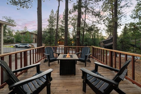 Front Deck - Deck with outdoor propane firepit and swing chair!