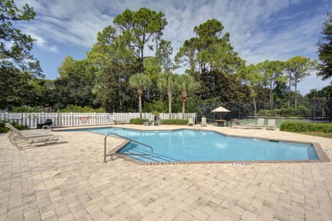 Island Retreat Pool – Island Retreat #8 at St. Simons - Lounge, swim, or sip in style—this sparkling pool is just steps from Island Retreat #8, your sunny St. Simons Island vacation rental in a gated community near Bubba Garcia’s, Ember, and Starbucks.