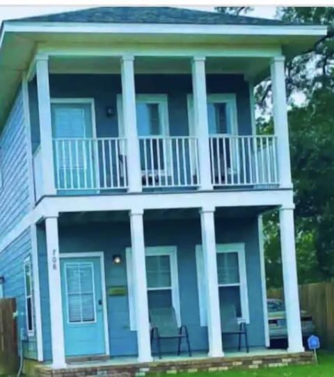 PRACTICALLY PERFECT PLACE IN EVERY WAY