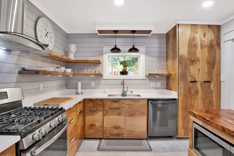 Well equipped kitchen w/ floating shelving.  Meals will almost cook themselves!!