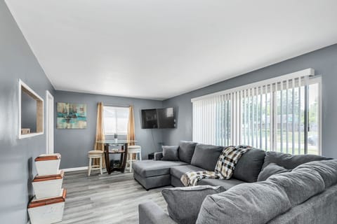 Home Decor, Indoors, Furniture, Living Room, Couch