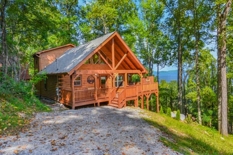 Welcome to our mointain oasis! With year round mointain views