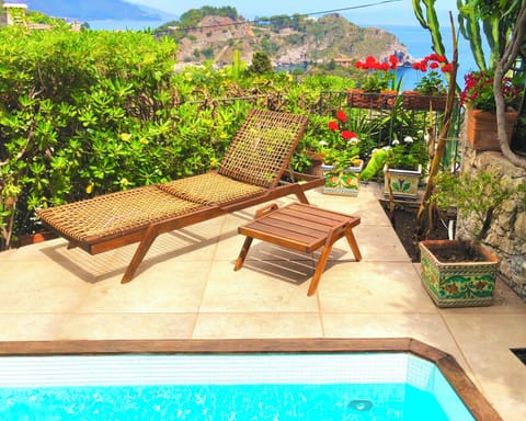 VILLA ELEONORA TAORMINA 
Sea View Small Private Pool 
ISOLA BELLA