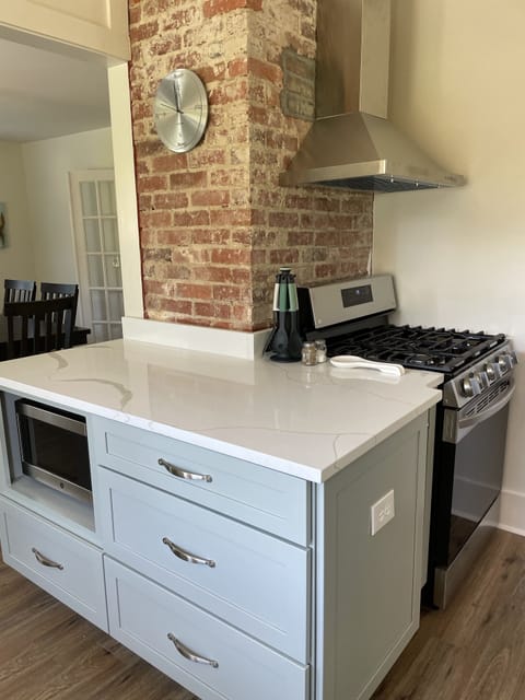 Microwave & Serving Area