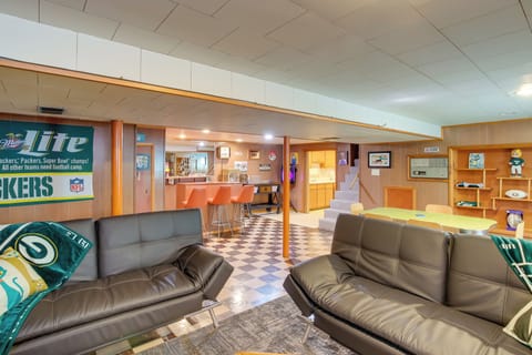 Green Bay Vacation Rental | 3BR | 2BA | 1,840 Sq Ft | Stairs Required