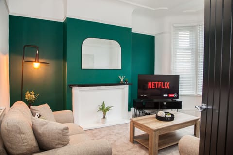 Living Room / Lounge