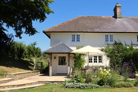 Crumpet Cottage, Chebbard: Welcome to your charming holiday home