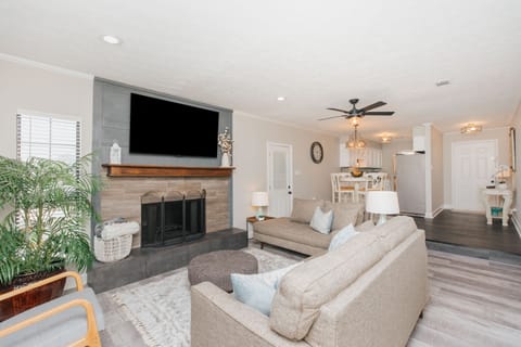 Living Room w/TV Streaming