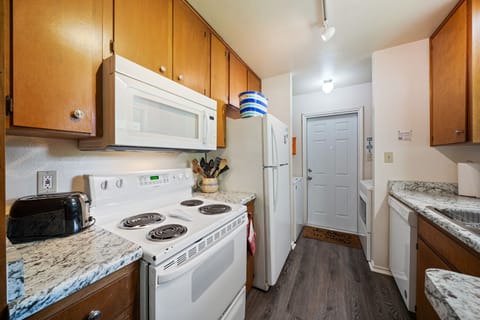 small kitchen has all you need to cook a meal