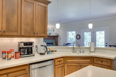 Kitchen | Equipped w/ Cooking Essentials