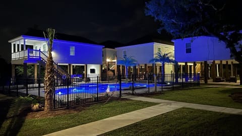 Courtyard view at night (1)