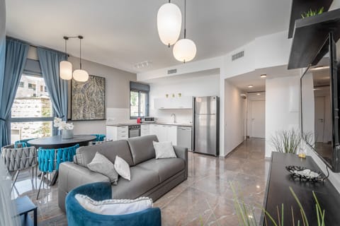Living Room / Lounge
